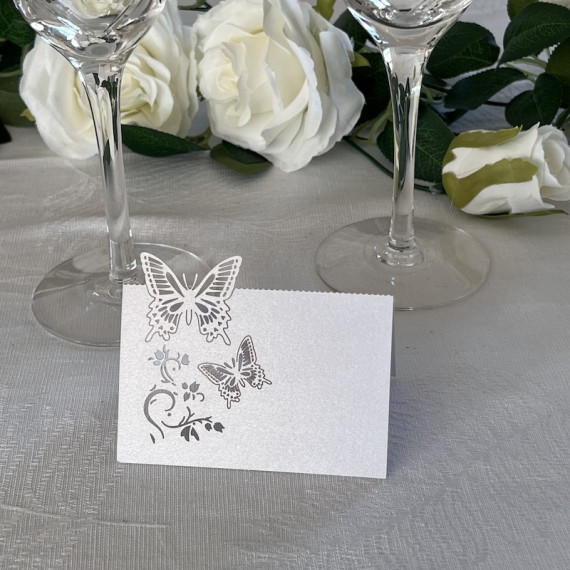 Hvite bordkort med Sommerfugler